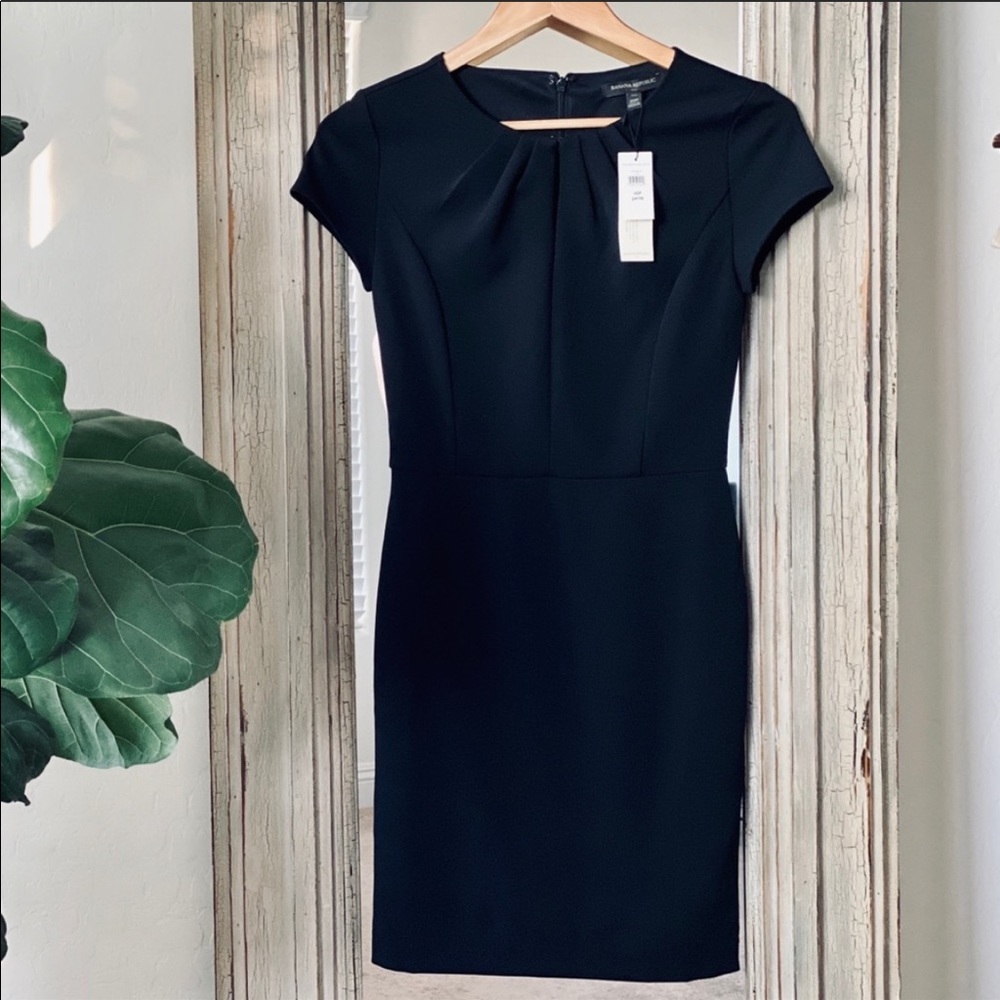 Banana Republic Dress w/ Thin Front Keyhole - Picture 2 of 16